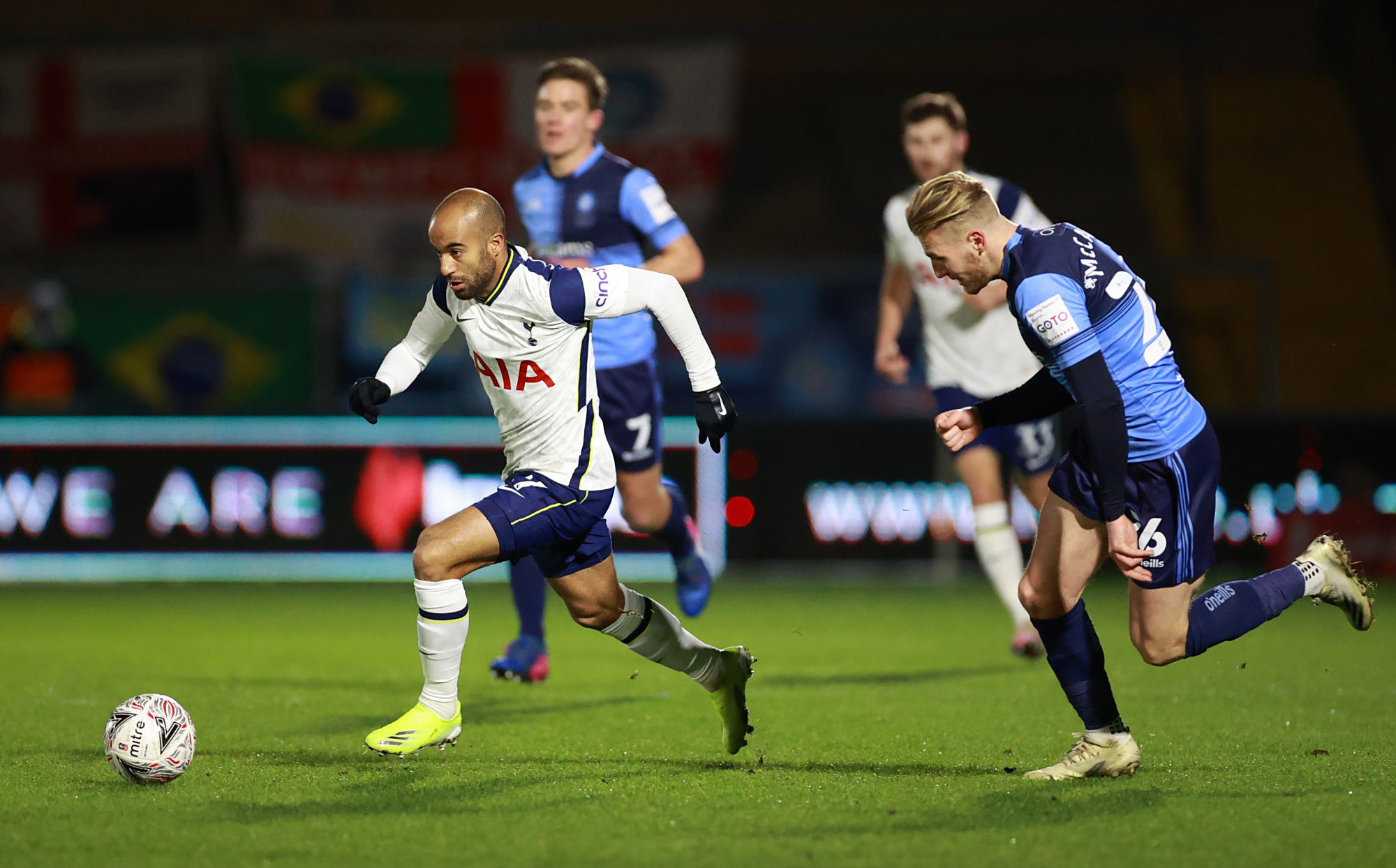 LD体育-冲刺阶段密尔沃基雄鹿备战足总杯，内部沟通细节曝光，气氛紧张，细节决定成败的简单介绍-LD体育